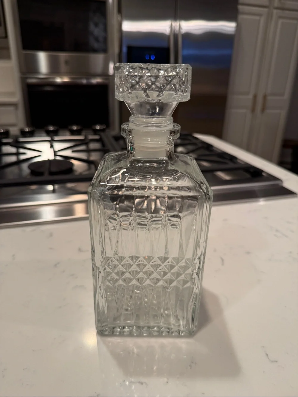 Vintage Style Clear Glass Whiskey Liquor Decanter Geometric Diamond Stopper
